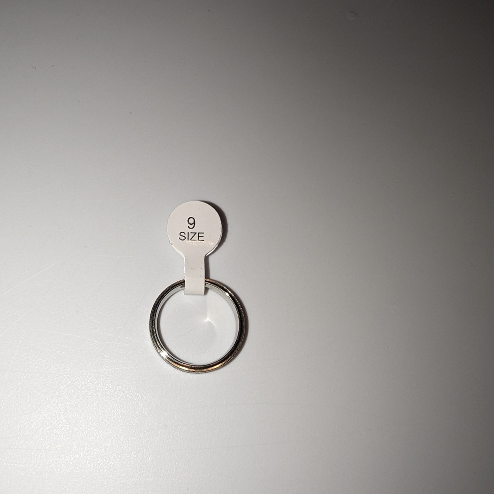 Fashion sparkly ring/band - Picture 10 of 10